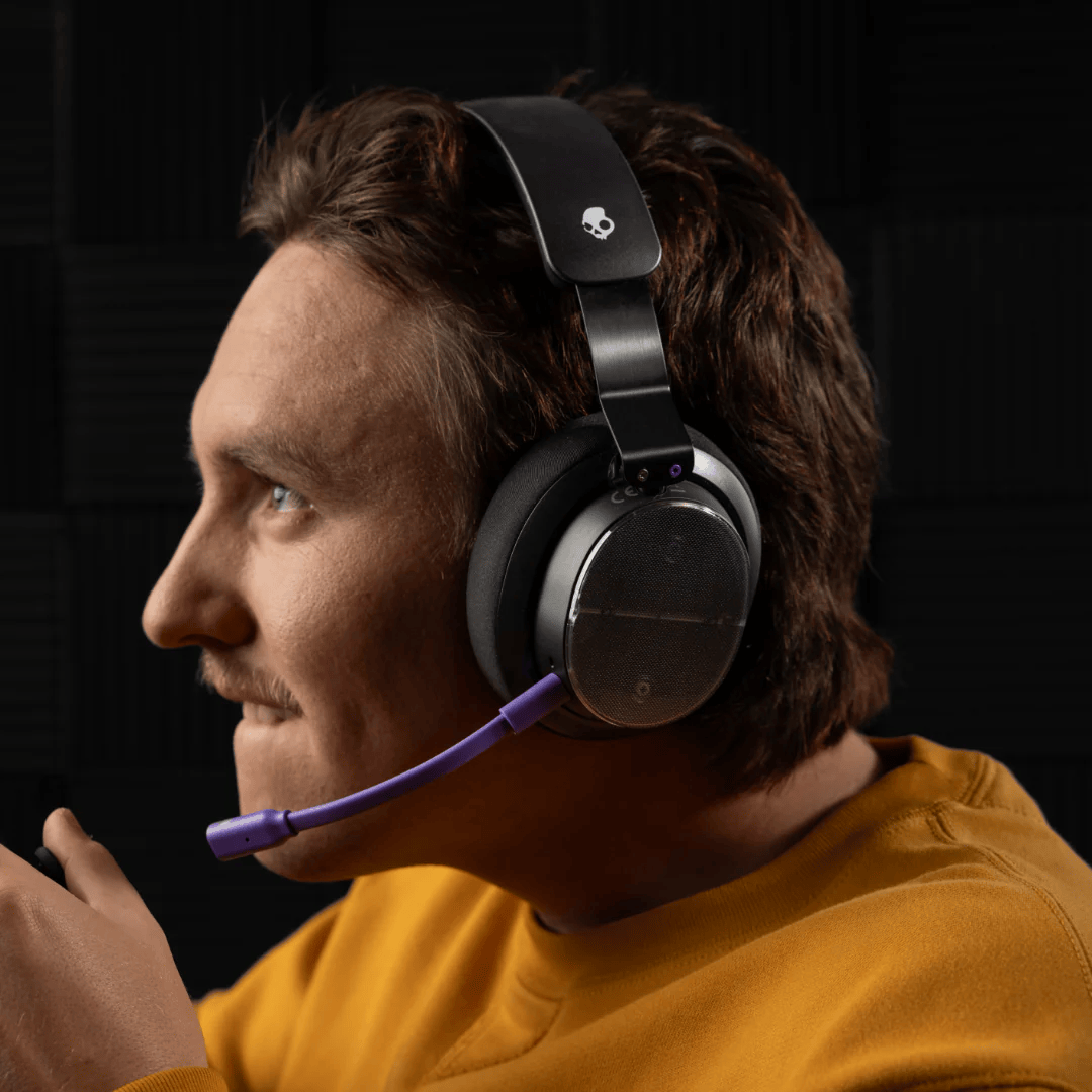 Skullcandy PLYR audífonos gamer – detalle de controles integrados