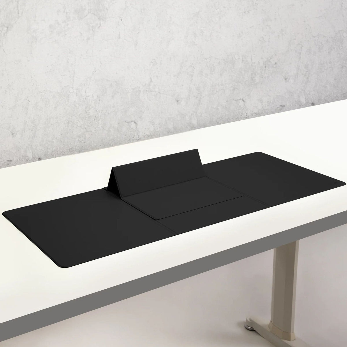 FUNCTION WORKPAD PRO DESK MAT BLACK