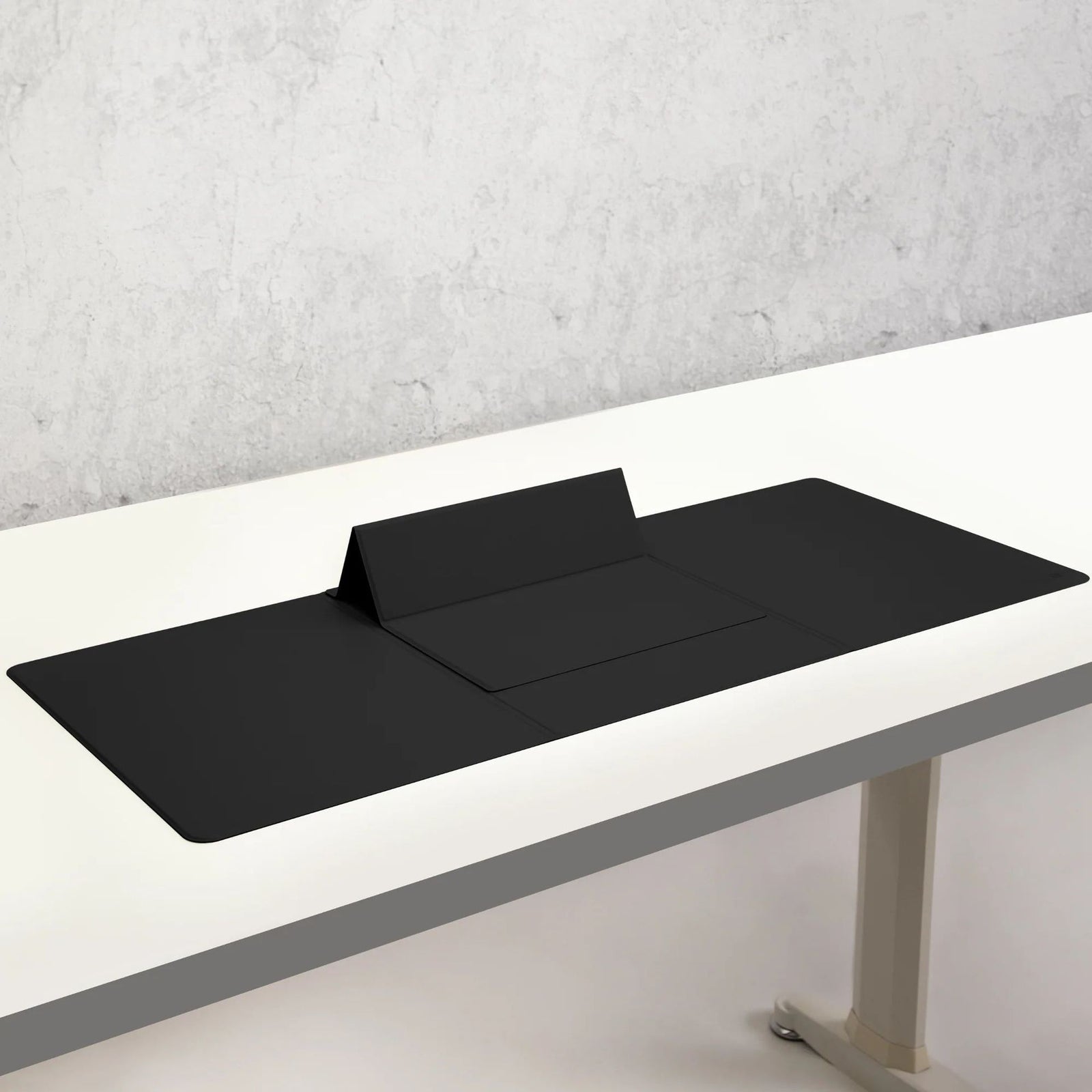 FUNCTION WORKPAD PRO DESK MAT BLACK